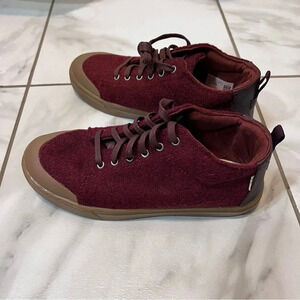 Tom’s Hightop sneakers